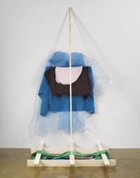 Richard Tuttle, “Looking for the Map 8,” 2013–2014. Fabric, wood, armature wire, foam core, paint, push pins and straight pins. 93 ̋ × 48 ̋ × 48 ̋ © Richard Tuttle, courtesy Pace Gallery. All Photography courtesy the artist and Pace Gallery.