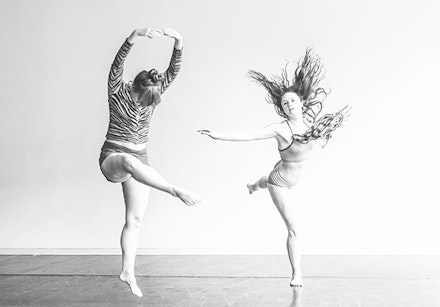 From right to left: Rebecca Warner and Natalie Green. Photo by Ryutaro Mishima.