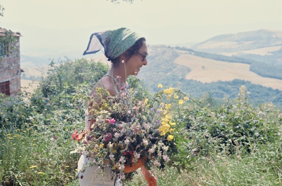 Carolee in Tuscany, 1976. Photo: © Anthony McCall, 2019.