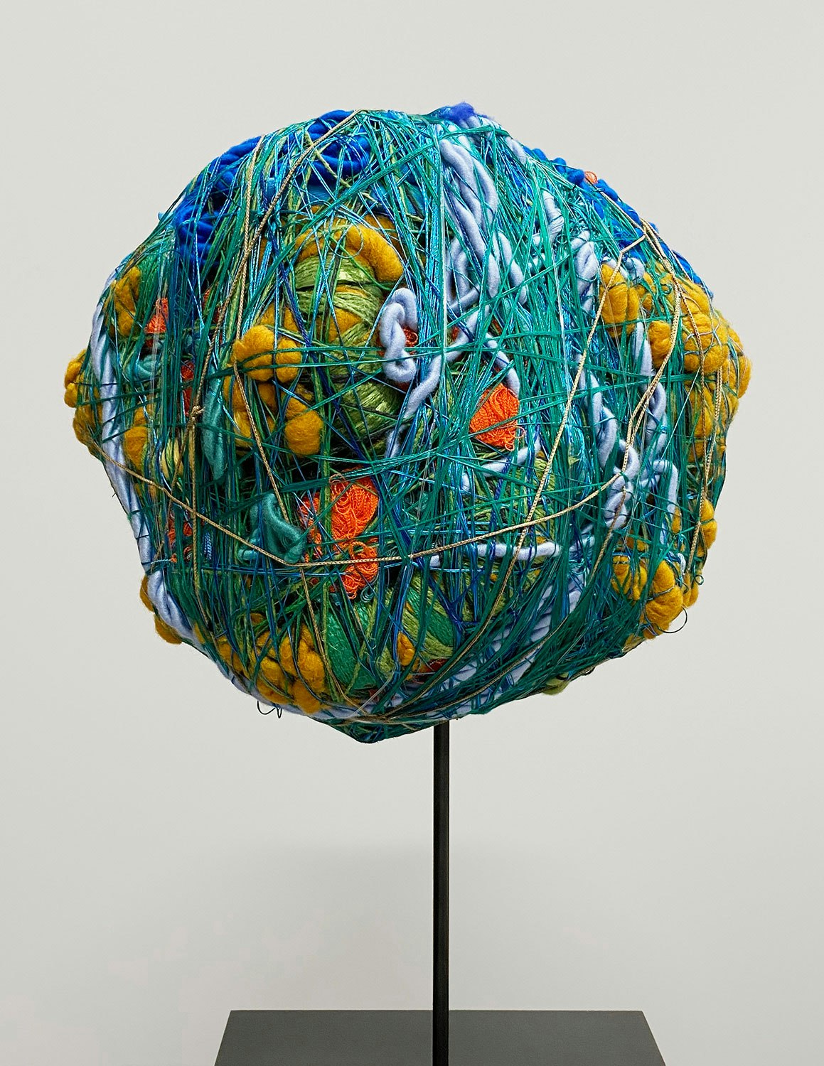 Sheila Hicks, <em>Off the Wall</em>, 2020. Linen, acrylic, 13 inches diameter. Courtesy Sikkema Jenkins & Co., New York.