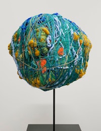 Sheila Hicks, <em>Off the Wall</em>, 2020. Linen, acrylic, 13 inches diameter. Courtesy Sikkema Jenkins & Co., New York.