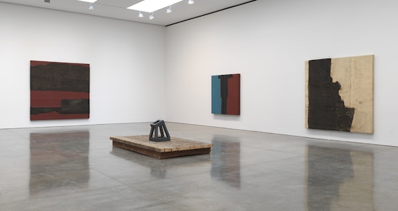 Installation view: Theaster Gates: <em>Black Vessel,</em> 2020. © Theaster Gates, Photo: Robert McKeever, Courtesy Gagosian.