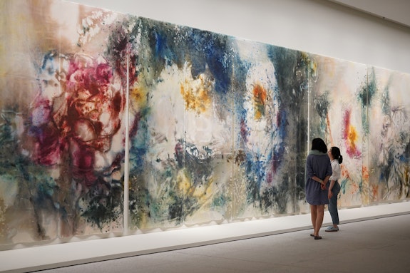 Installation view: Cai Guo Qiang: <em>Encounter with the Unknown</em>, Museum of Art Pudong, Shanghai, 2021. Courtesy Cai Studio. Photo: Mengjia Zhao.