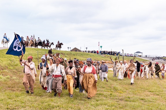 Dread Scott, <ewm>Slave Rebellion Reenactment Performance Still 4</em>, 2019. Pigment print, 39 3/8 x 59 1/8 inches. Courtesy Cristin Tierney Gallery, New York.