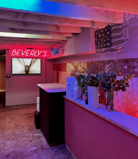 Installation view, <em>Seether</em>, BEVERLY'S, New York, 2022. Courtesy of BEVERLY'S.
