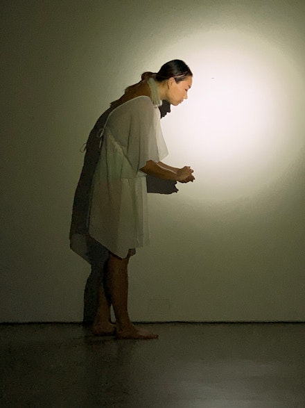 Grace Yi-Li Tong performing <em>FREE RANGE YOLKY</em> at Art Cake, Brooklyn, 2022. Courtesy Hiroka Nagai and the artist.