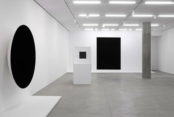 Installation view: <em>Anish Kapoor</em>, Lisson Gallery, New York, 504 & 508 West 24th Street, 2 November – 16 December. © Anish Kapoor, courtesy Lisson Gallery. 