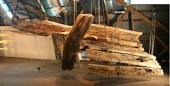 Gillian Jagger, “Unfolding” (2007). Found tree trunks (pine), steel braces, metal chains, oil-based paint. Photo by Edward M. Gómez.