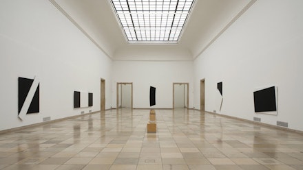 Installation view, Ellsworth Kelly, Haus der Kunst, Munich. Photo credit: Wilfried Petzi. Courtesy Haus der Kunst.